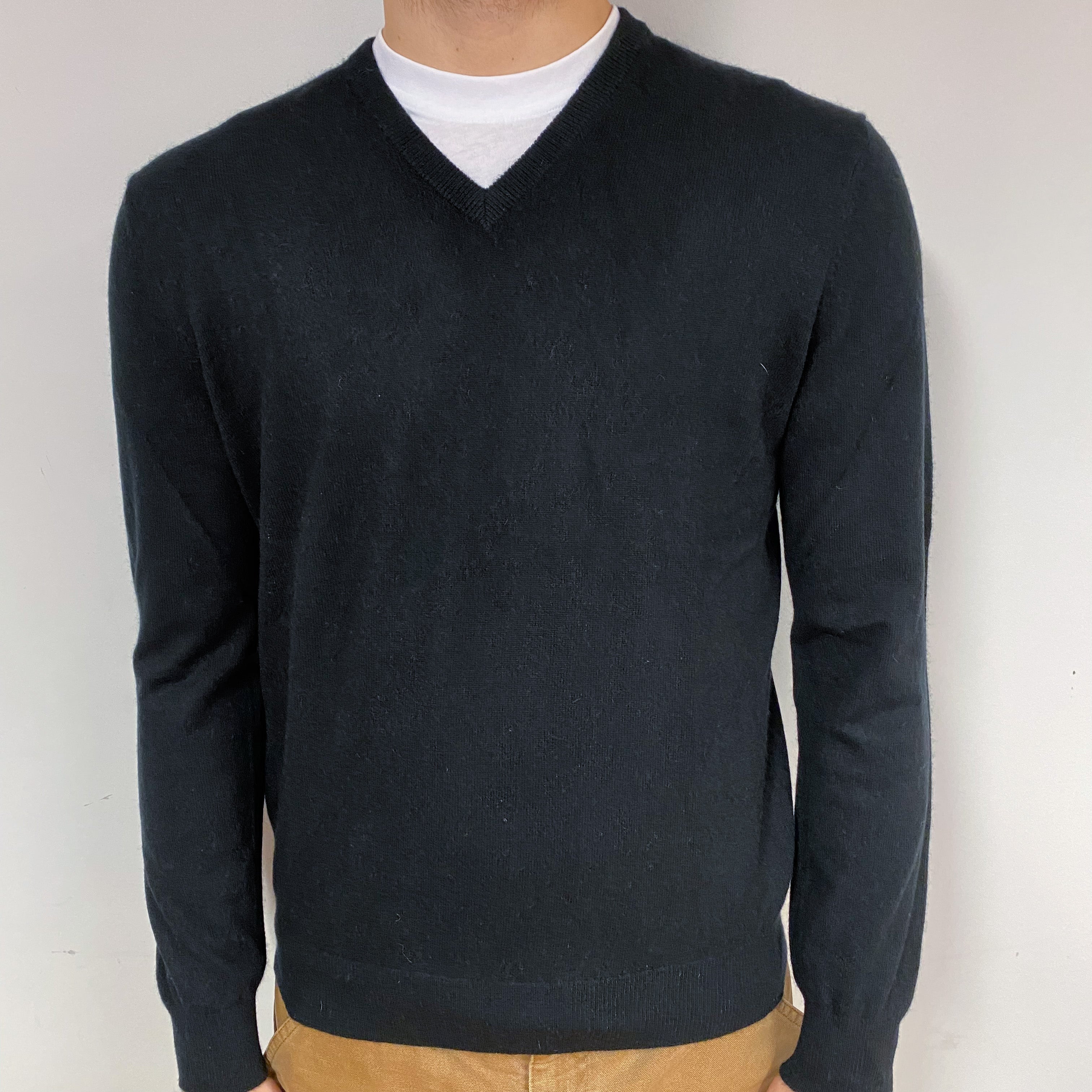 Men's Black Cashmere V-Neck Jumper Medium