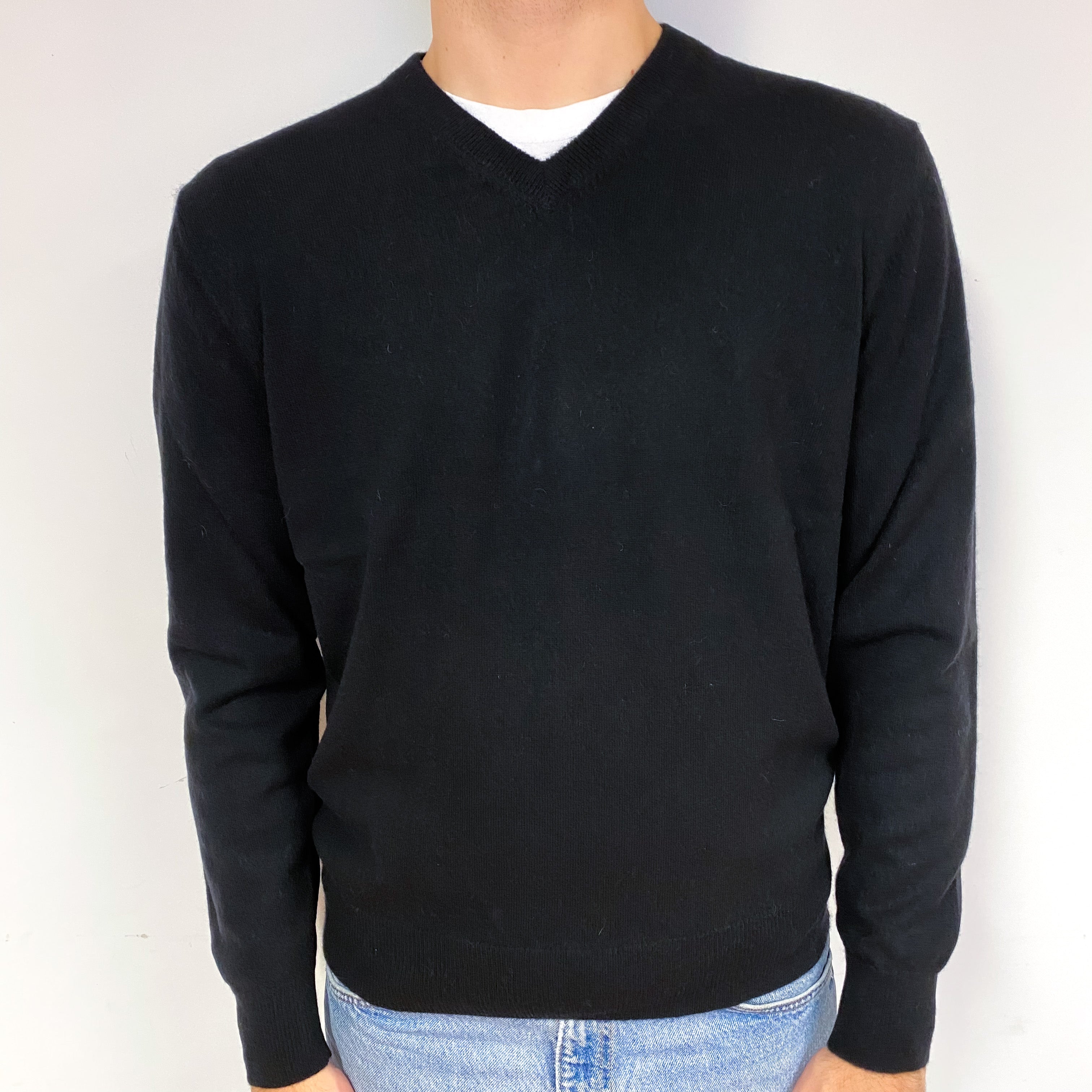 Men's Black Cashmere V-Neck Jumper Medium