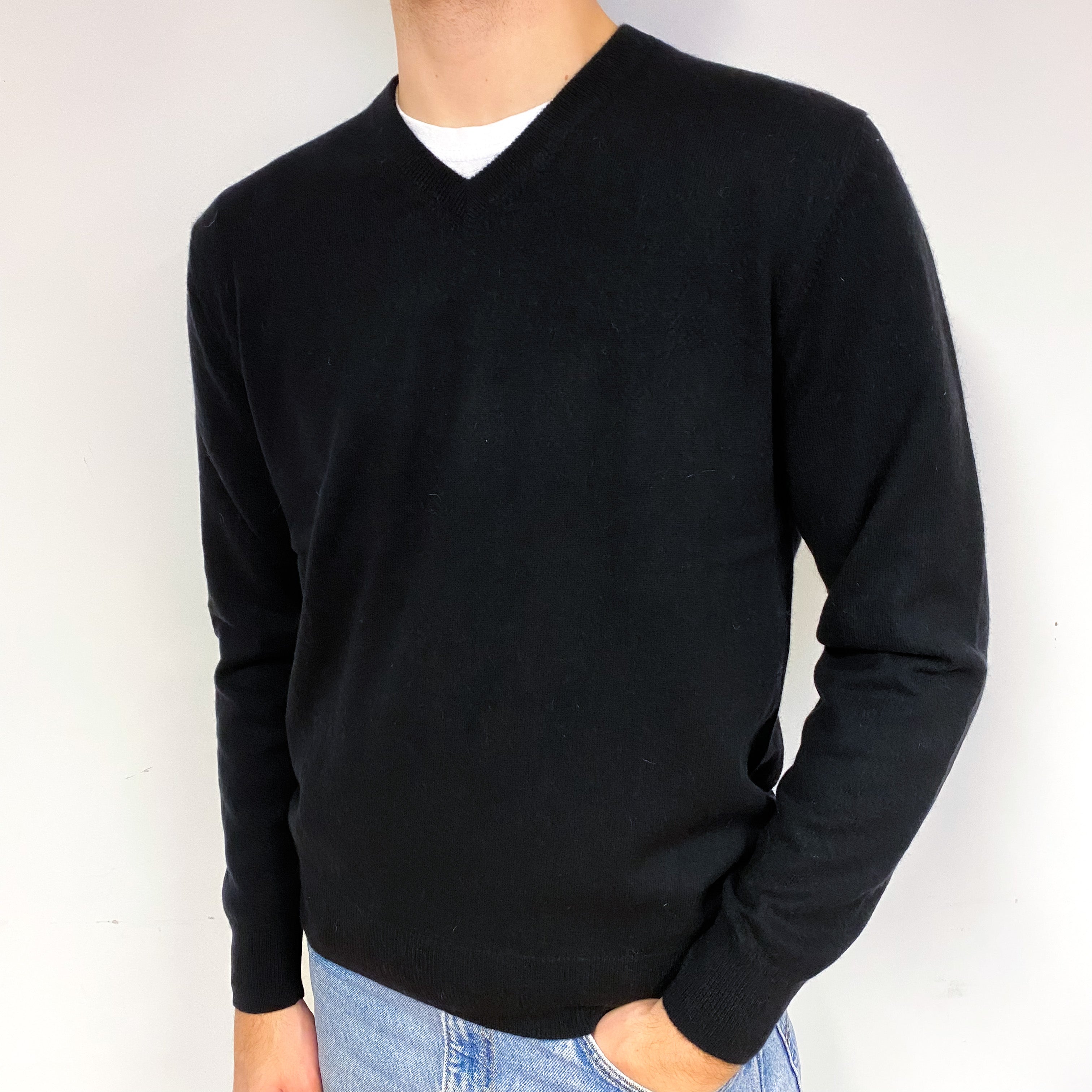 Men's Black Cashmere V-Neck Jumper Medium