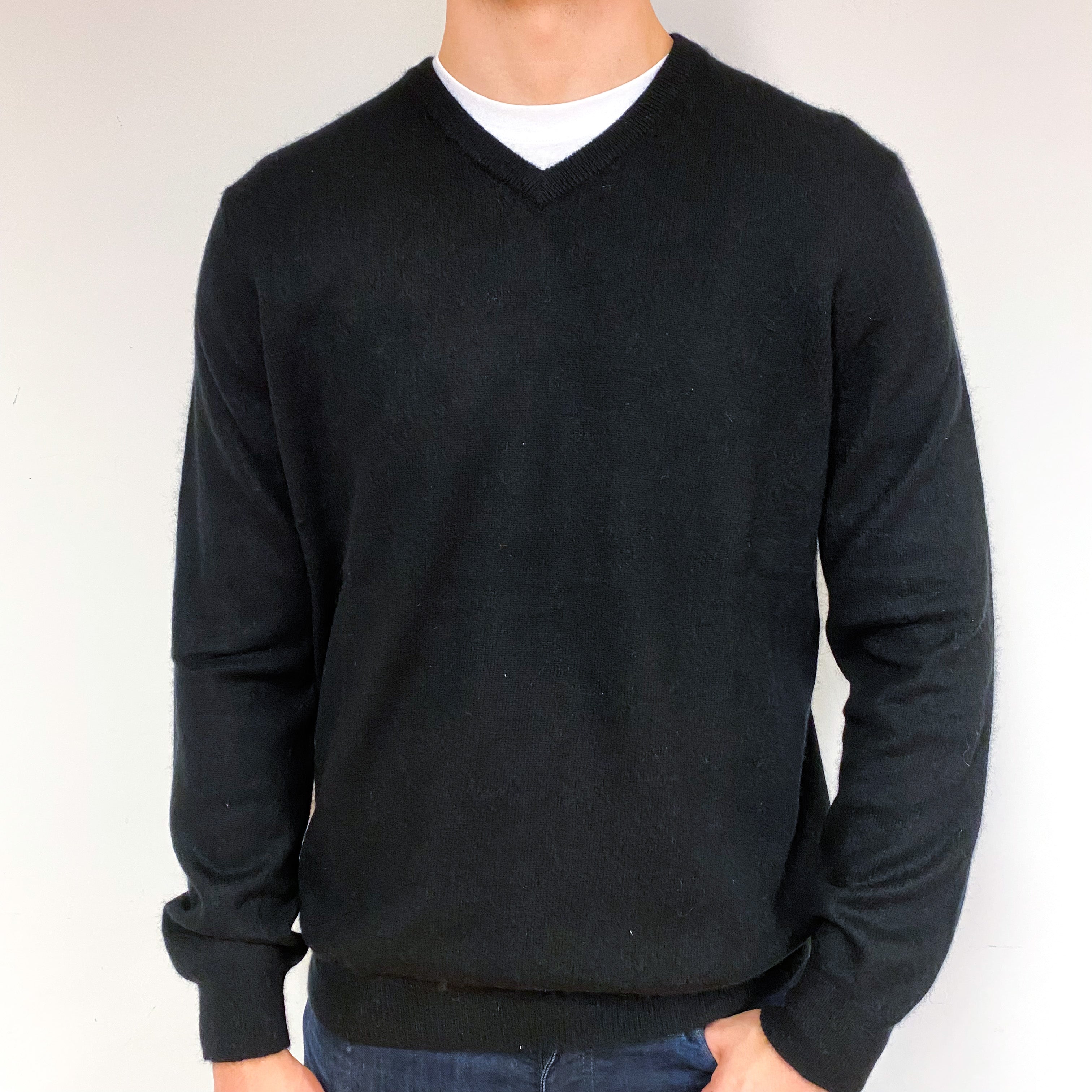 Men's Black Cashmere V-Neck Jumper Extra Large