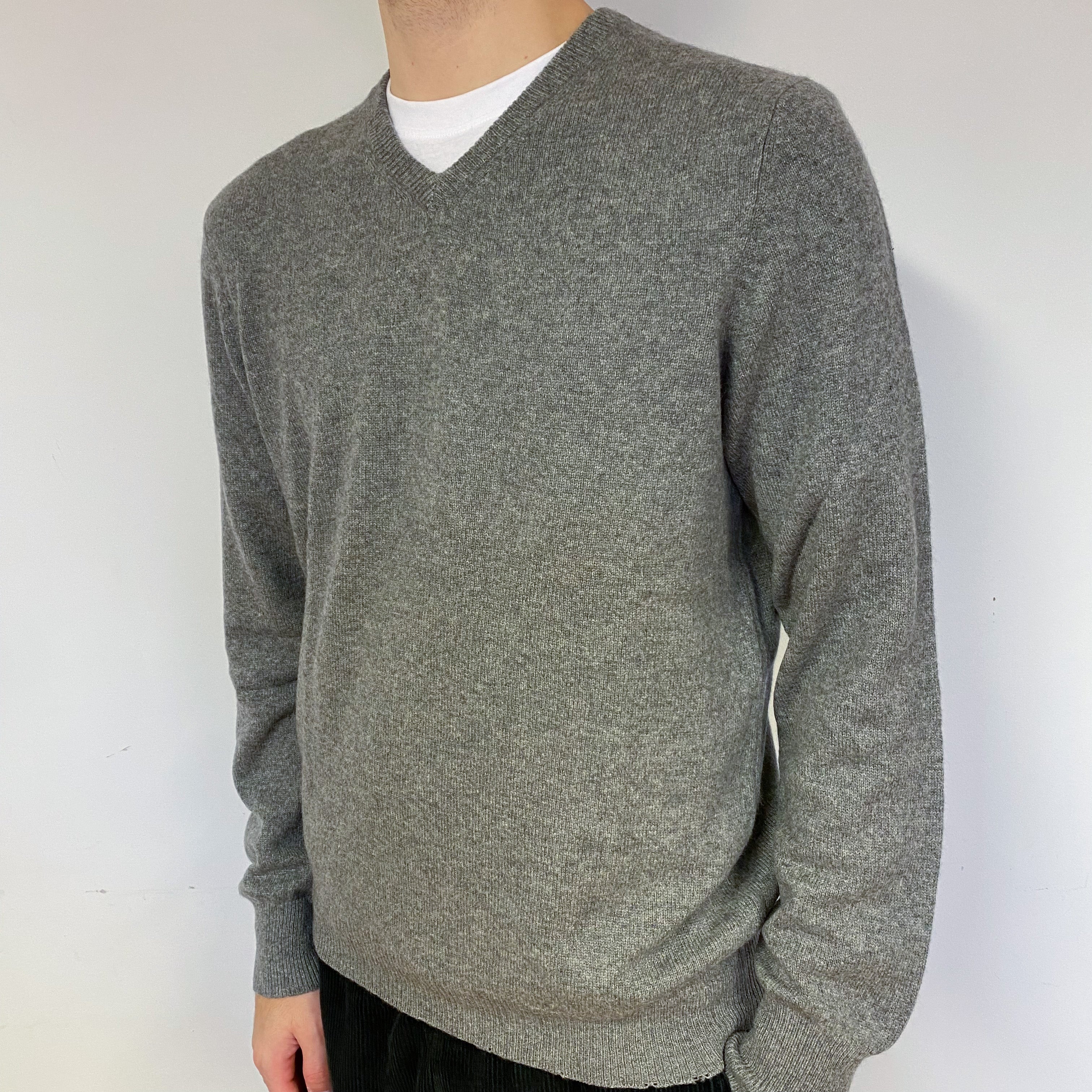Men's Smoke Grey Cashmere V-Neck Jumper Large