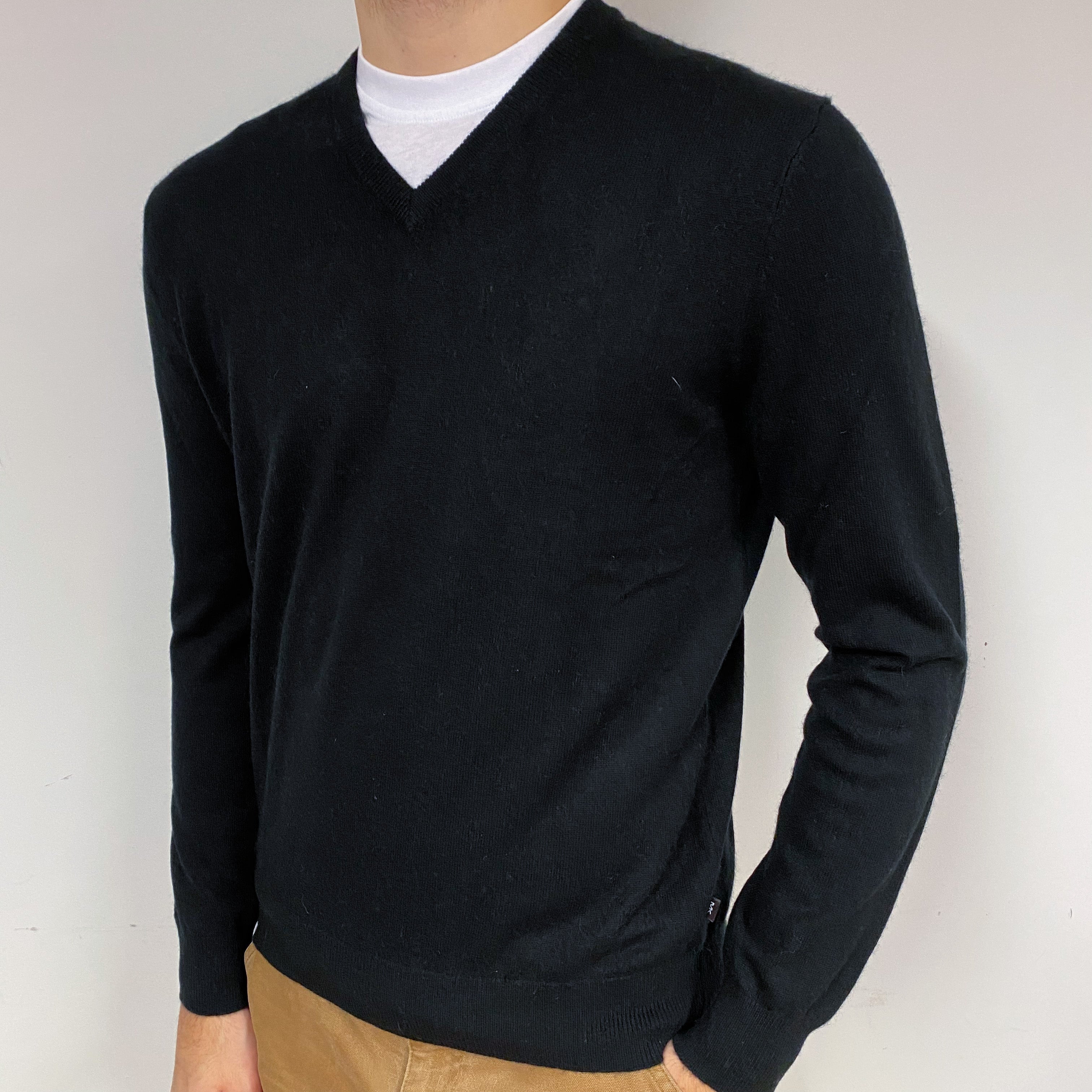 Men's Black Cashmere V-Neck Jumper Medium
