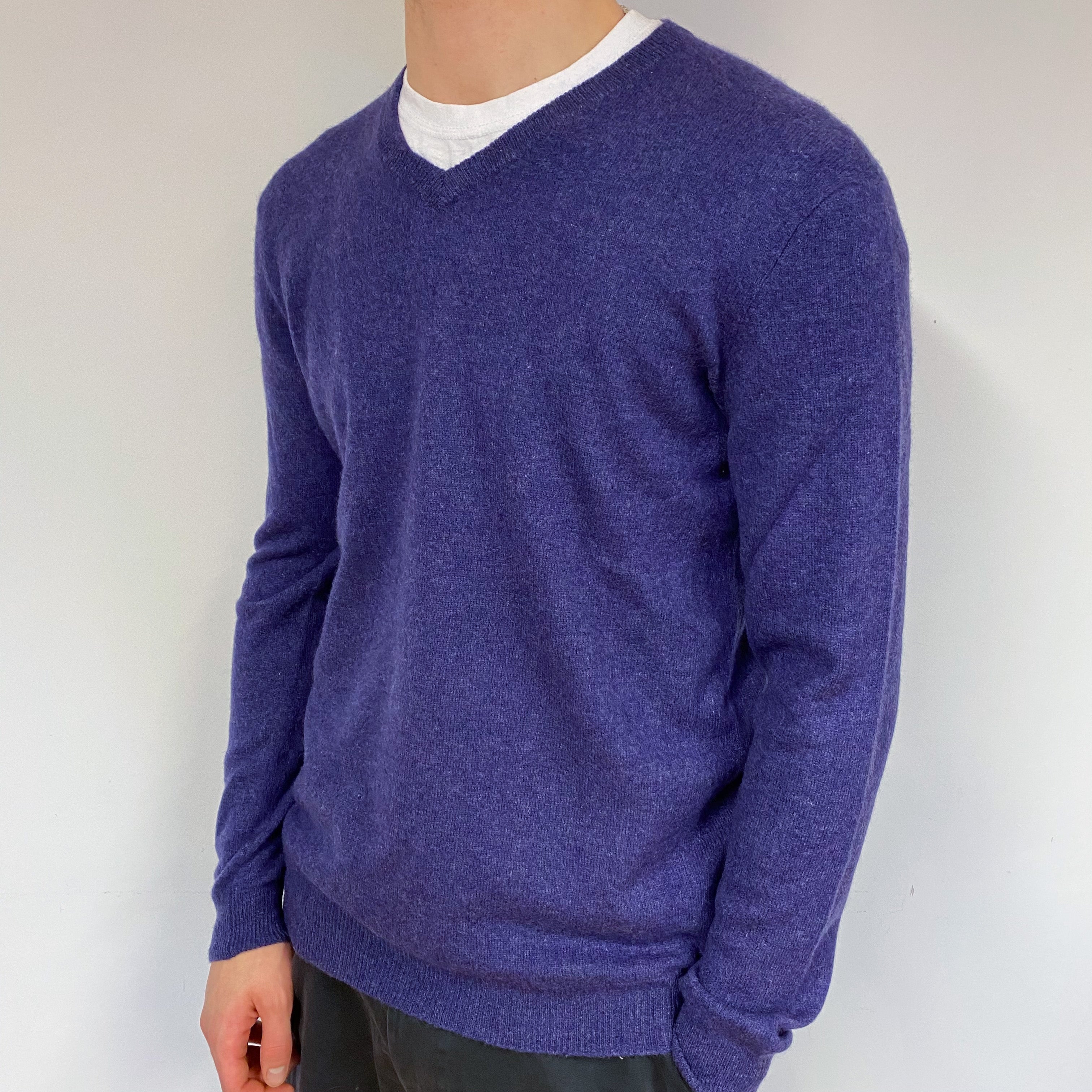 Men's Deep Purple Cashmere V-Neck Jumper Medium