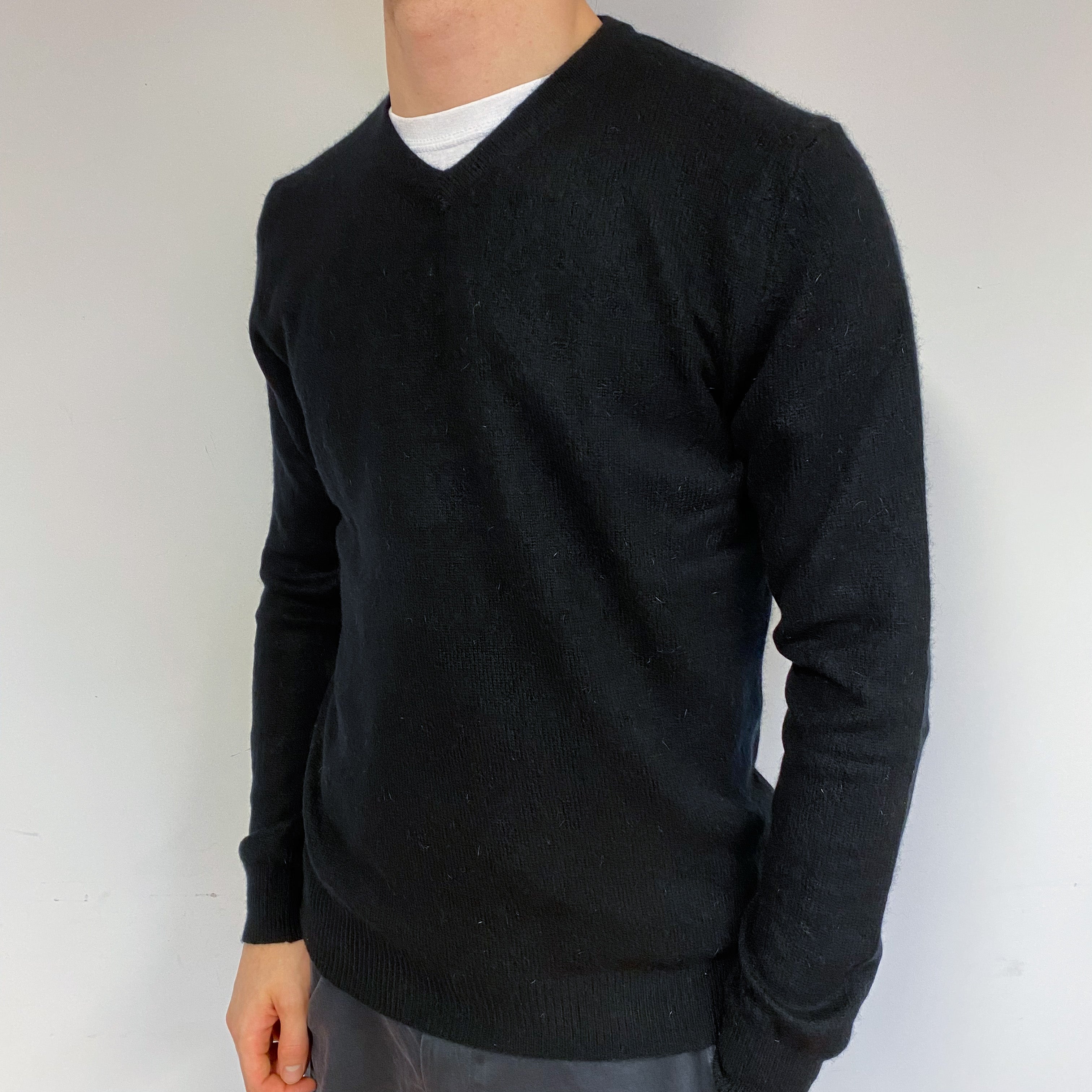 Men's Black Cashmere V-Neck Jumper Large