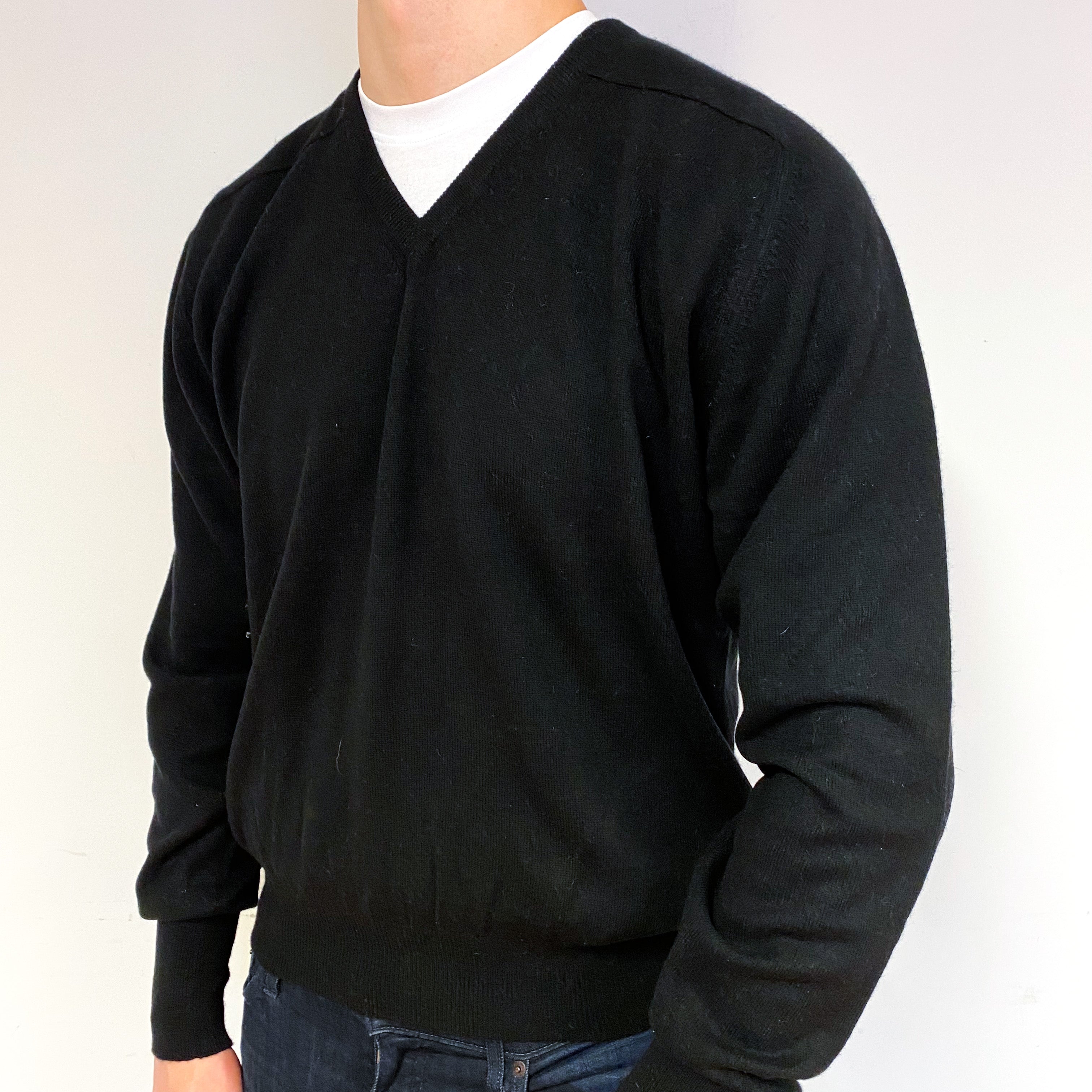 Men's Black Cashmere V-Neck Jumper Extra Large
