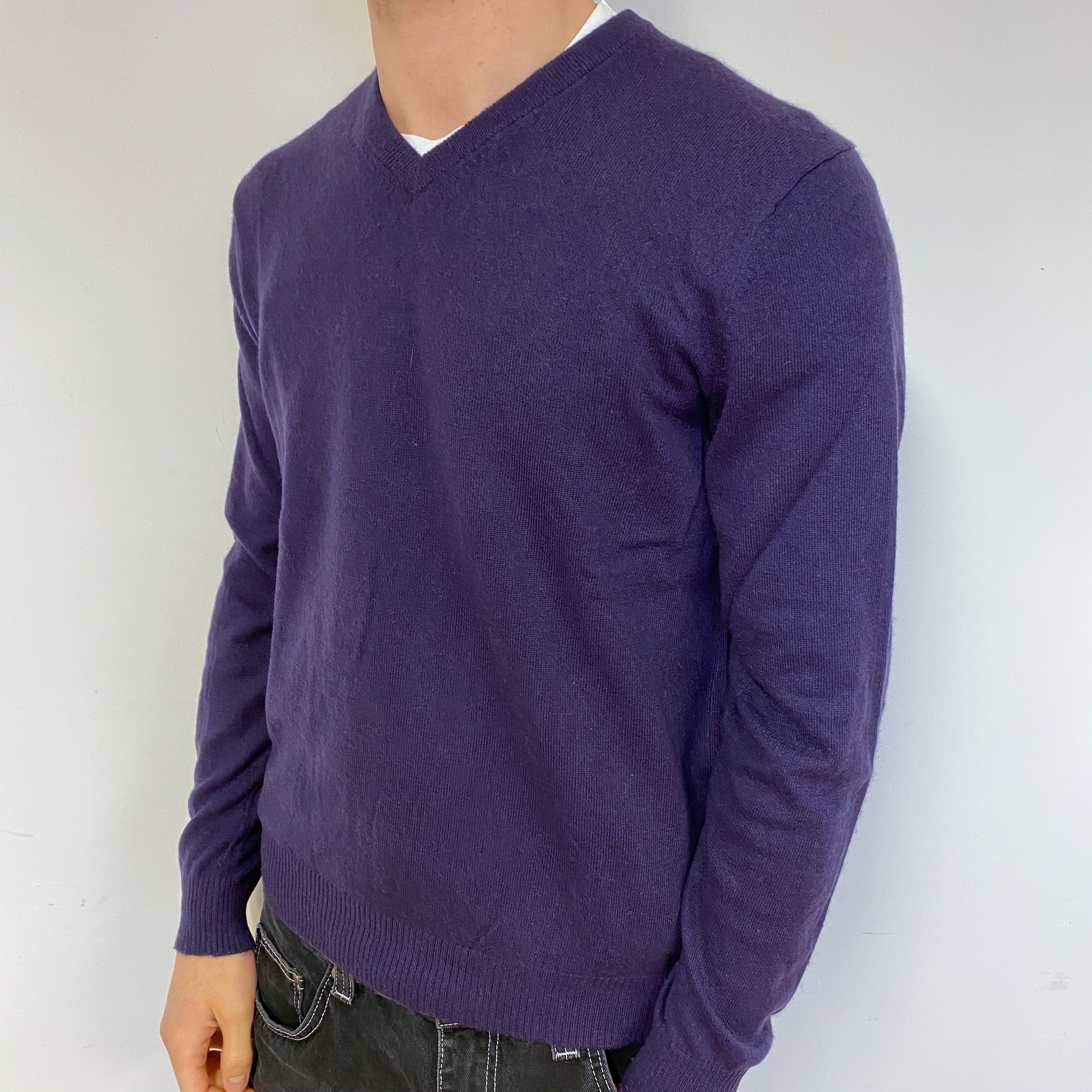 Men’s Grape Purple Cashmere V-Neck Jumper Medium