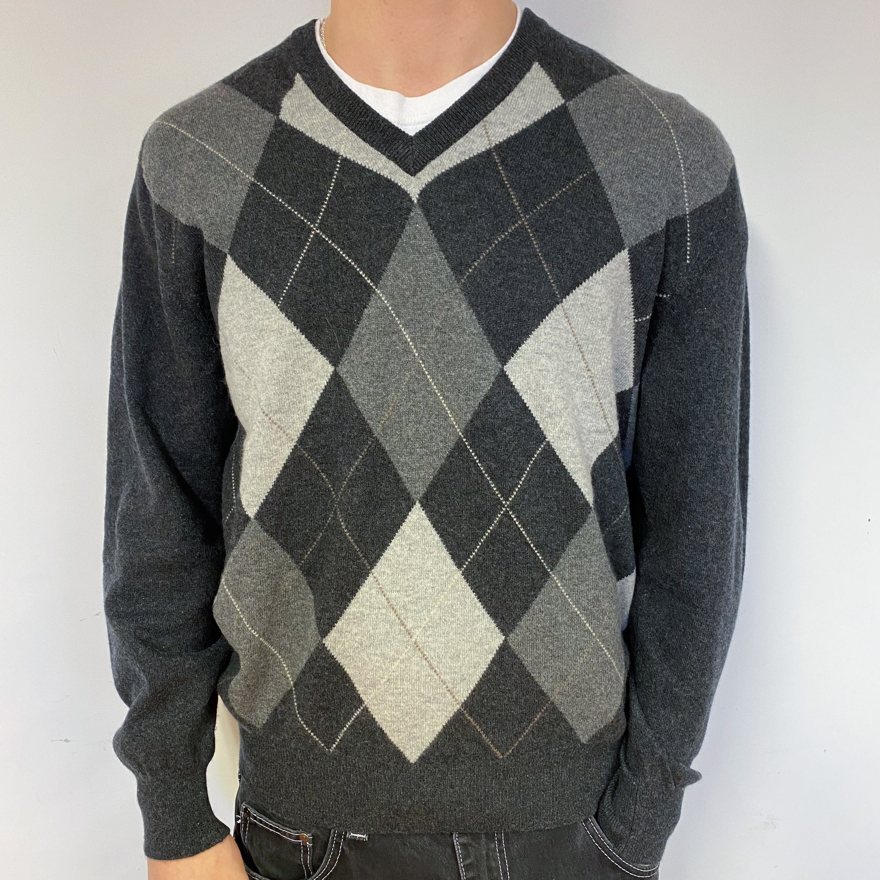Men’s Grey Argyle Cashmere V-Neck Jumper Medium