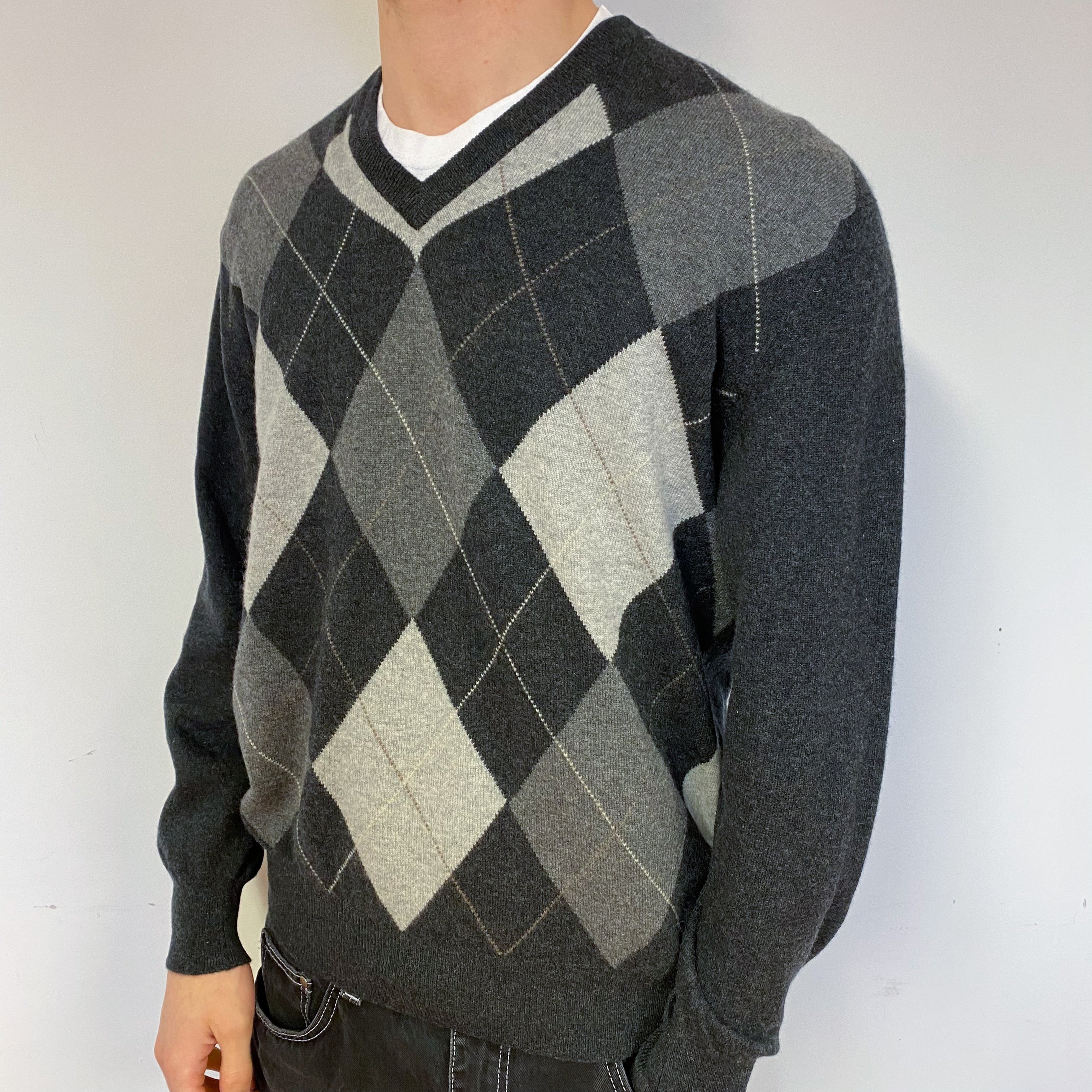 Men’s Grey Argyle Cashmere V-Neck Jumper Medium