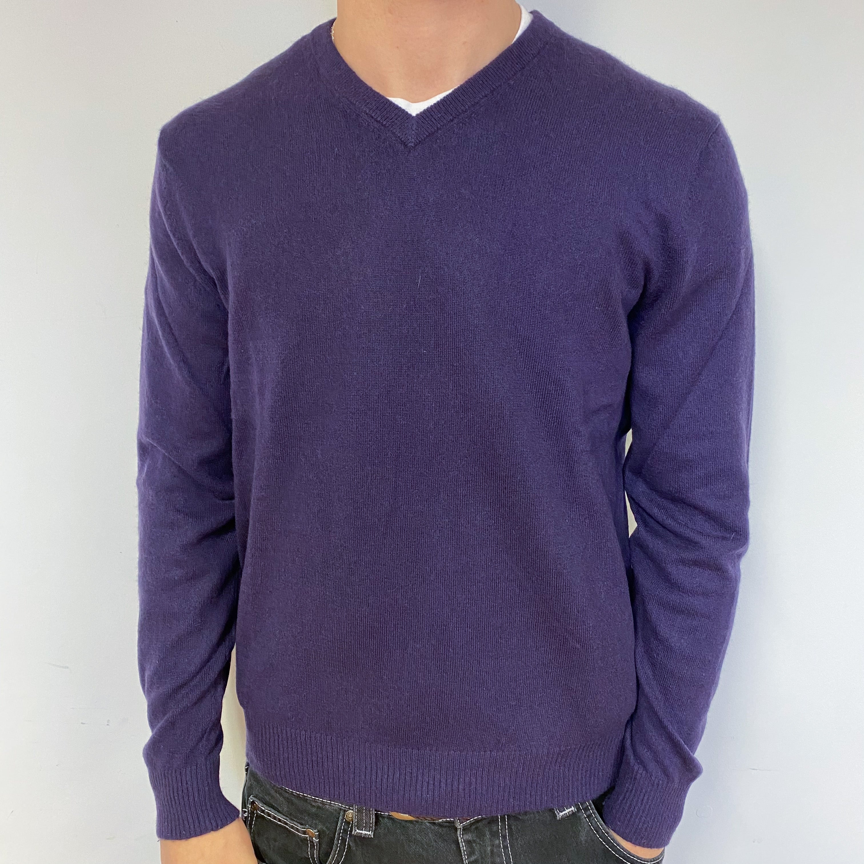 Men’s Grape Purple Cashmere V-Neck Jumper Medium