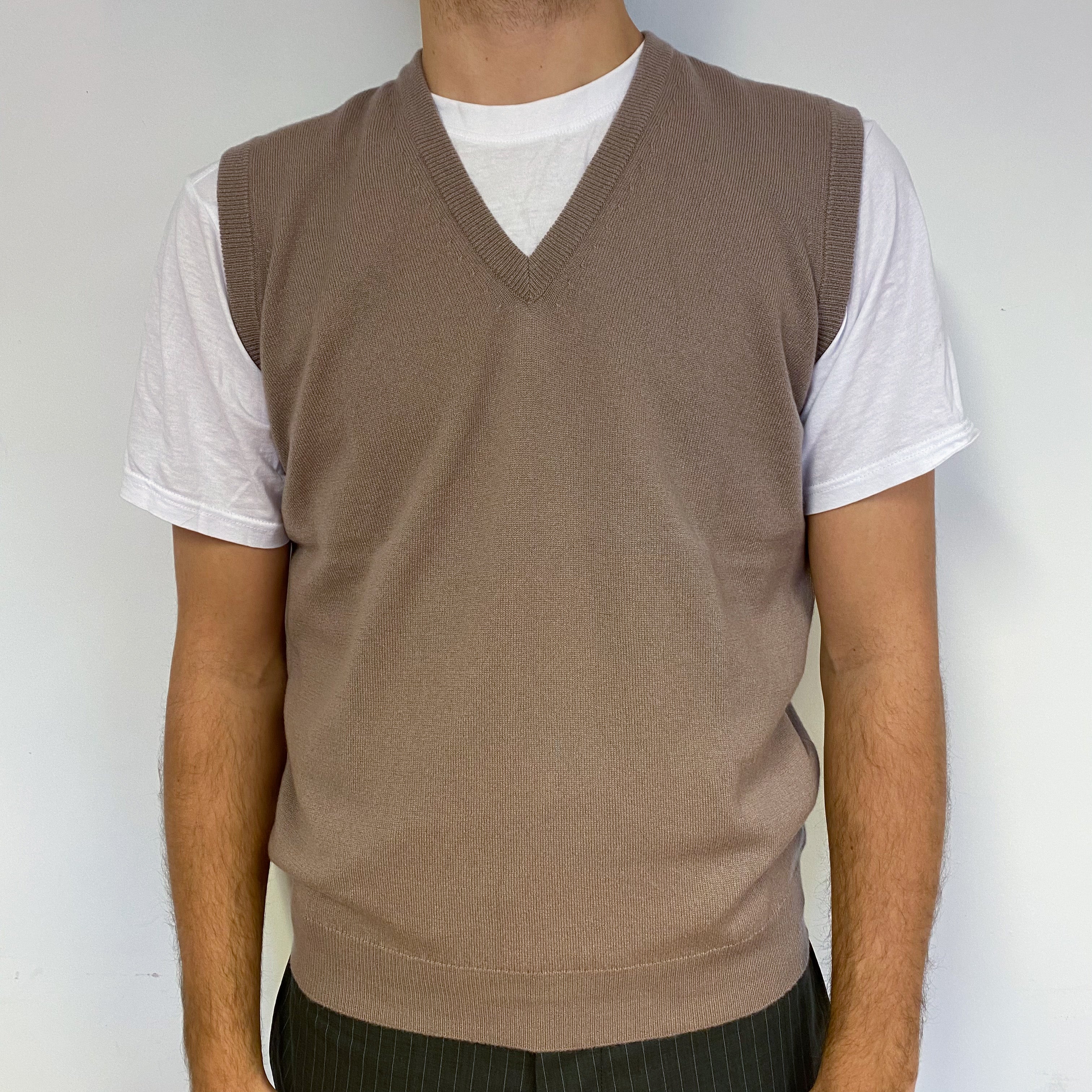Men’s Brand New Scottish Muted Blush Sleeveless Jumper Medium