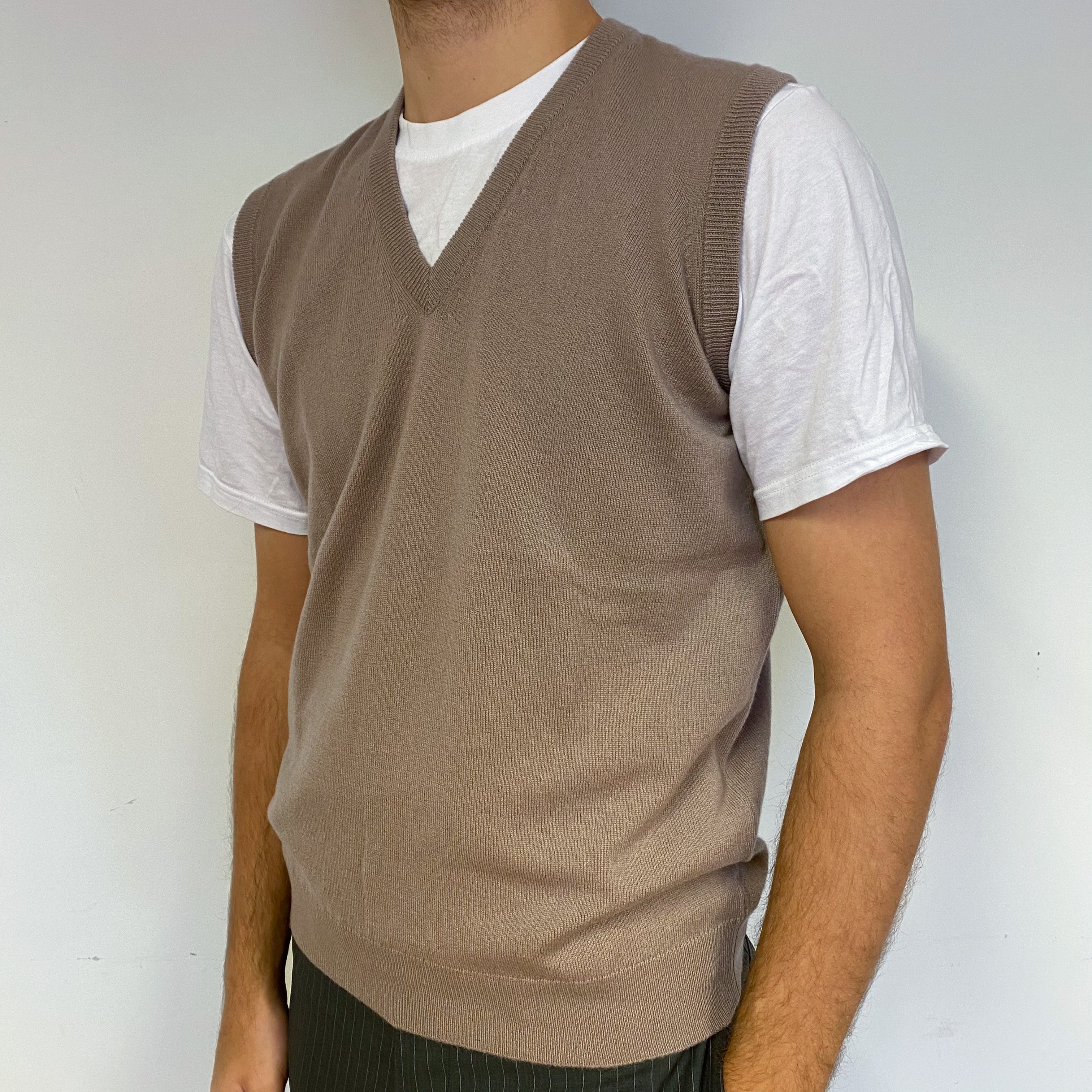Men’s Brand New Scottish Muted Blush Sleeveless Jumper Medium