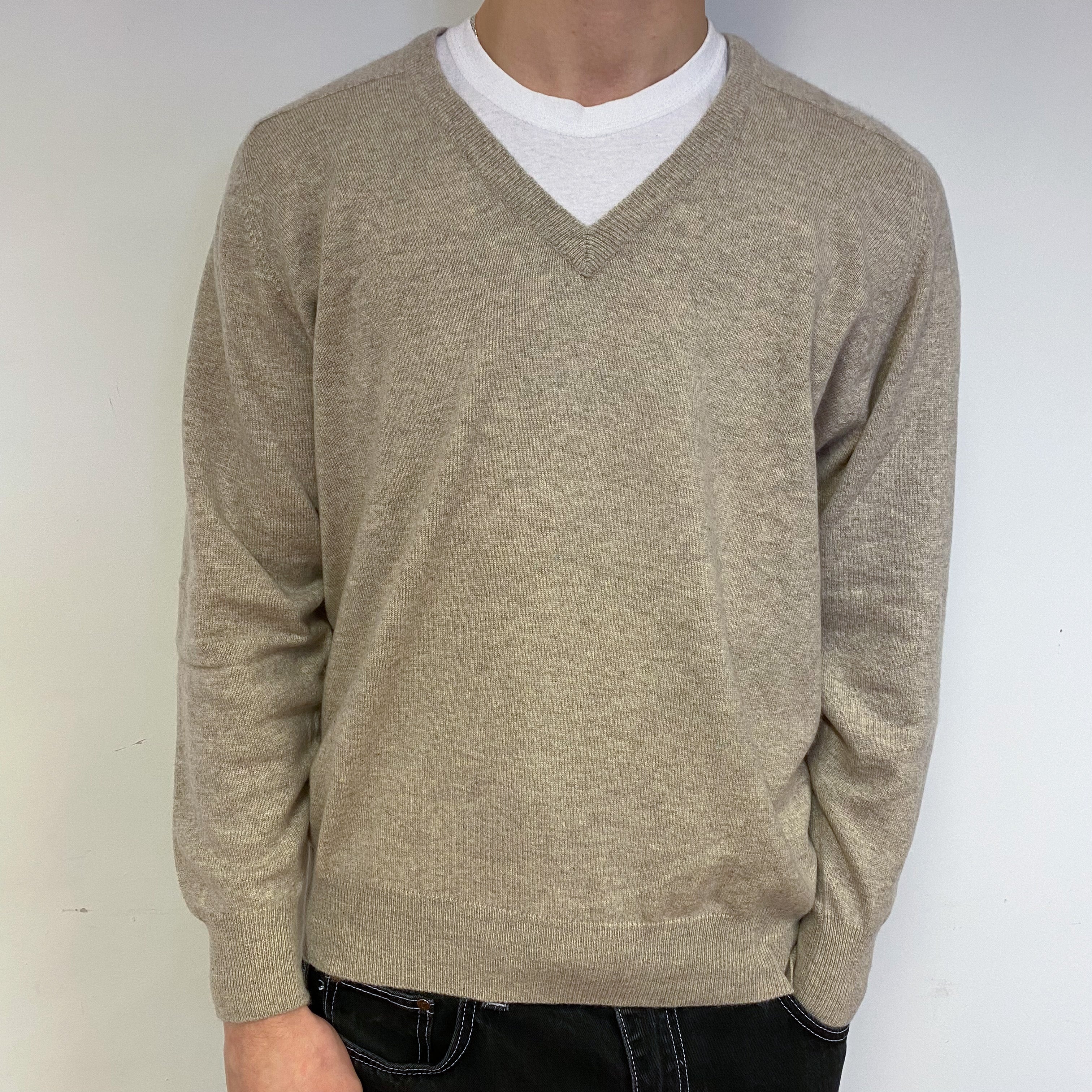 Men’s Fawn Beige Cashmere V-Neck Jumper Medium
