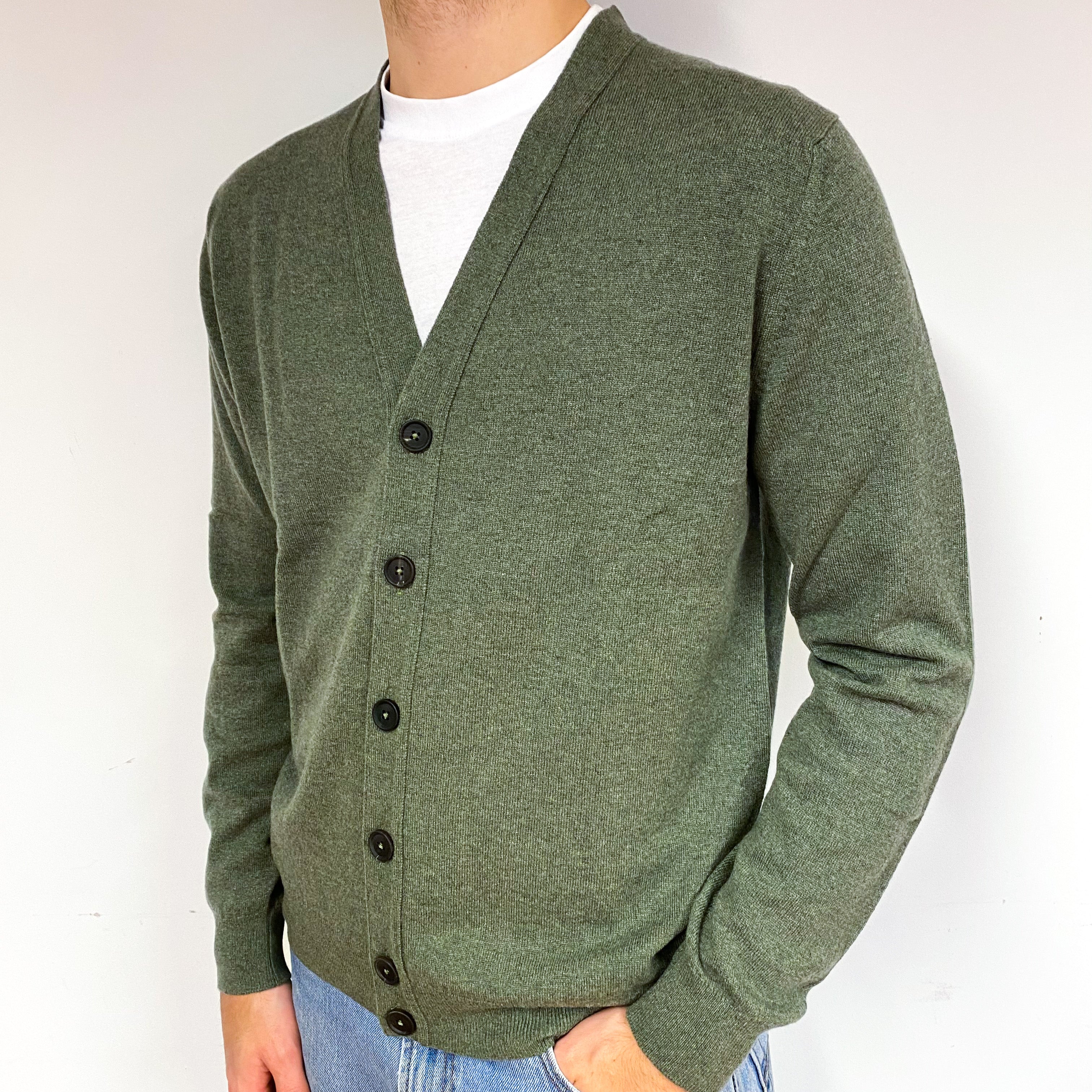 Men’s Brand New Scottish Khaki Green V Neck Cardigan Medium & Large