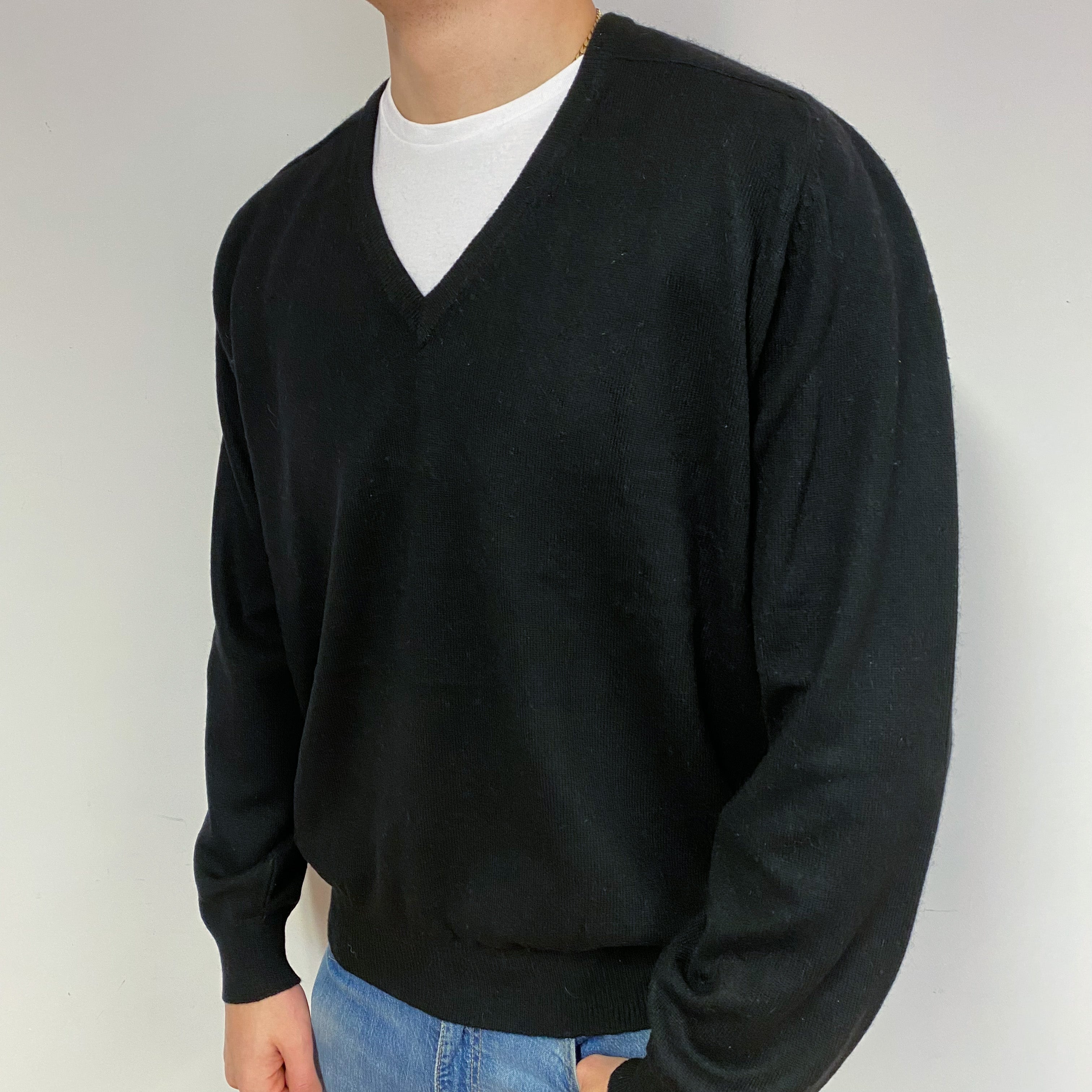 Men's Black Cashmere V-Neck Jumper XXL