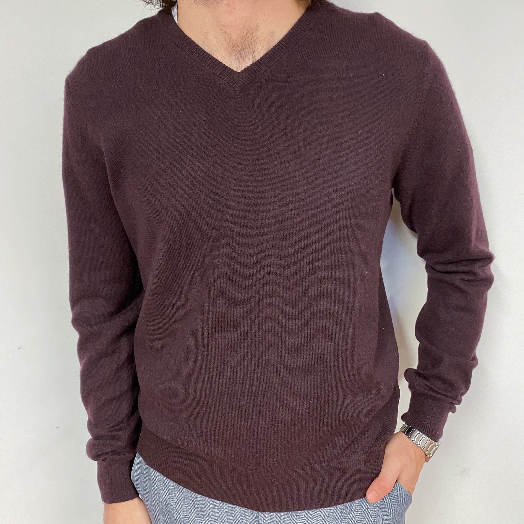 Men's Darkest Aubergine Cashmere V-Neck Jumper Small